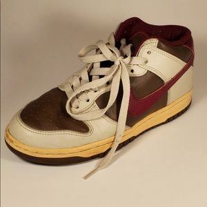 Women’s Vintage 2004 Nike Dunk Sneakers